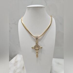 Cross zircon  pendant set